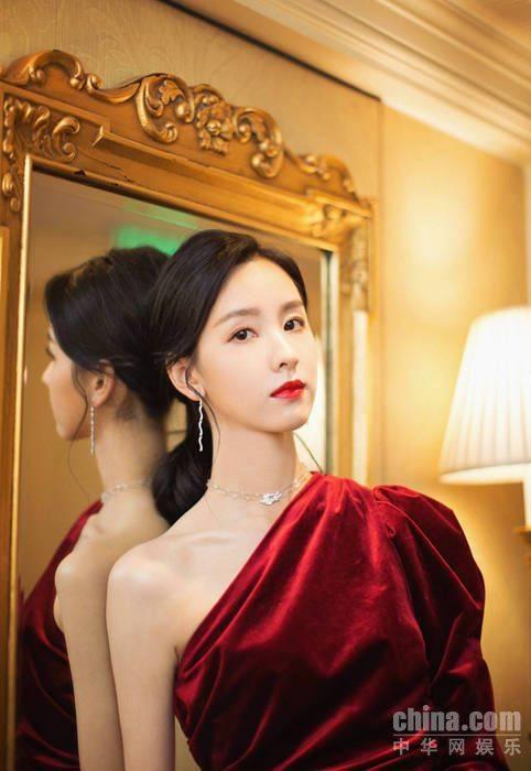 在娱乐圈吃瓜后我爆红了tXt,一觉醒来，我成了吃瓜界的网红